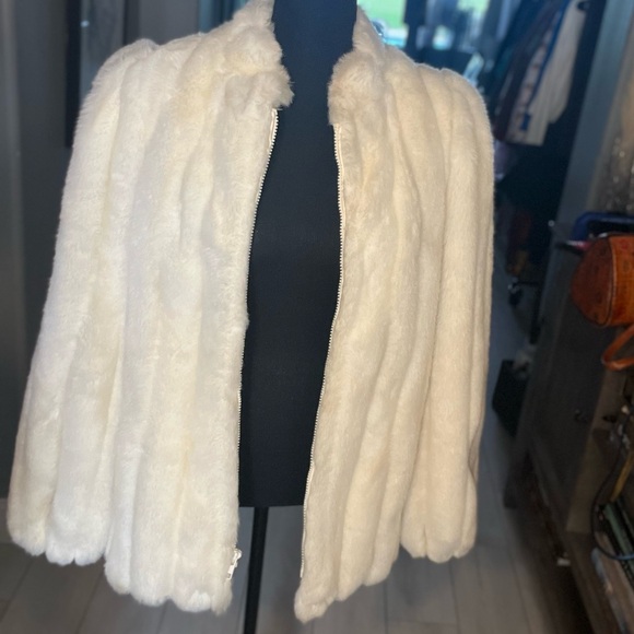 VINTAGE JORDACHE WHITE COAT *** Disclaimer*** - Picture 3 of 9